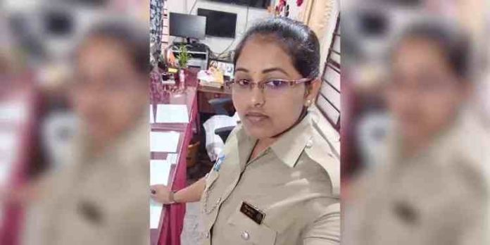 കോണ്ഗ്രസ് എം.എല്.എക്കെതിരെ വാട്സാപ്പ് സ്റ്റാറ്റസ് ഇട്ടതിന് പോലീസ് കോണ്സ്റ്റബിളിന് സസ്പെന്ഷന് കോണ്ഗ്രസ് എം.എല്.എക്കെതിരെ വാട്സാപ്പ് സ്റ്റാറ്റസ് ഇട്ടതിന് പോലീസ് കോണ്സ്റ്റബിളിന് സസ്പെന്ഷന്