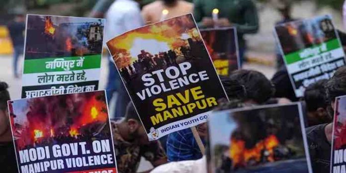 മണിപ്പൂരിൽ രണ്ട് പെണ്കുട്ടികളെ കാണാനില്ല, കുക്കികൾ തട്ടിക്കൊണ്ടുപോയി കൊന്നെന്ന് മെയ്തെയ് വിഭാഗം മണിപ്പൂരിൽ രണ്ട് പെണ്കുട്ടികളെ കാണാനില്ല, കുക്കികൾ തട്ടിക്കൊണ്ടുപോയി കൊന്നെന്ന് മെയ്തെയ് വിഭാഗം