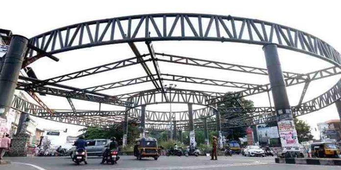 കോട്ടയത്തെ ആകാശപ്പാതയുടെ ബല പരിശോധന തുടങ്ങി കോട്ടയത്തെ ആകാശപ്പാതയുടെ ബല പരിശോധന തുടങ്ങി