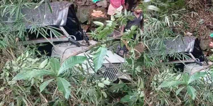 കണ്ണോത്തുമല ജീപ്പ് അപകടം ; മക്കിമല എൽപി സ്കൂളിൽ പൊതുദർശനം ആരംഭിച്ചു കണ്ണോത്തുമല ജീപ്പ് അപകടം ; മക്കിമല എൽപി സ്കൂളിൽ പൊതുദർശനം ആരംഭിച്ചു
