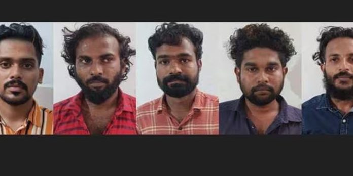 യുവാവിനെ തട്ടിക്കൊണ്ട് പോയി മര്ദ്ദിച്ചു ; അഞ്ചംഗ സംഘം പിടിയില് യുവാവിനെ തട്ടിക്കൊണ്ട് പോയി മര്ദ്ദിച്ചു ; അഞ്ചംഗ സംഘം പിടിയില്