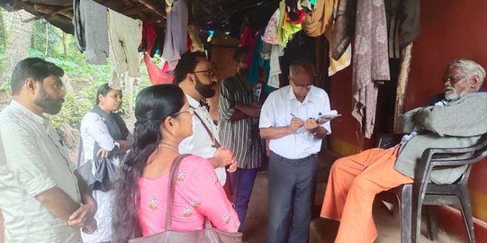 കുടക് എസ്റ്റേറ്റുകളിലെ ആദിവാസി മരണങ്ങള് : എ.പി.സി.ആര് വസ്തുതാന്വേഷണസംഘം സന്ദര്ശിച്ചു കുടക് എസ്റ്റേറ്റുകളിലെ ആദിവാസി മരണങ്ങള് : എ.പി.സി.ആര് വസ്തുതാന്വേഷണസംഘം സന്ദര്ശിച്ചു