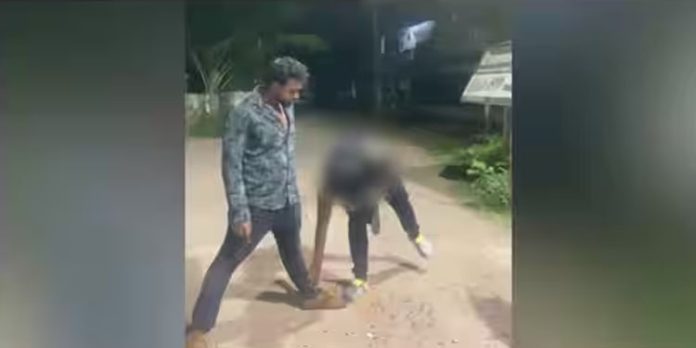 യുവാവിനെ കൊണ്ട് കാല് പിടിപ്പിച്ച സംഭവം ; ഗുണ്ടാനേതാവിനെതിരെ കേസ് യുവാവിനെ കൊണ്ട് കാല് പിടിപ്പിച്ച സംഭവം ; ഗുണ്ടാനേതാവിനെതിരെ കേസ്