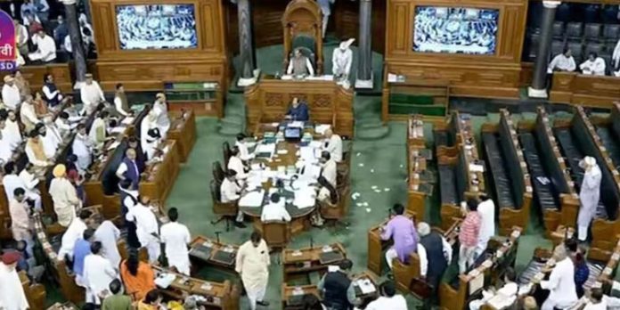 ഡൽഹി ഭരണ നിയന്ത്രണ ബിൽ ലോക്സഭ പാസാക്കി ; പ്രതിപക്ഷം ഇറങ്ങി പോയി ഡൽഹി ഭരണ നിയന്ത്രണ ബിൽ ലോക്സഭ പാസാക്കി ; പ്രതിപക്ഷം ഇറങ്ങി പോയി