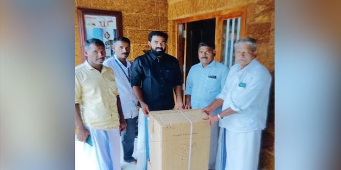 മമ്മൂട്ടിയുടെ ആശ്വാസം പദ്ധതി ഇനി കണ്ണൂരിലും : ഓക്സിജന് കോണ്സന്ട്രേറ്ററുകളുടെ വിതരണം ആരംഭിച്ചു മമ്മൂട്ടിയുടെ ആശ്വാസം പദ്ധതി ഇനി കണ്ണൂരിലും : ഓക്സിജന് കോണ്സന്ട്രേറ്ററുകളുടെ വിതരണം ആരംഭിച്ചു