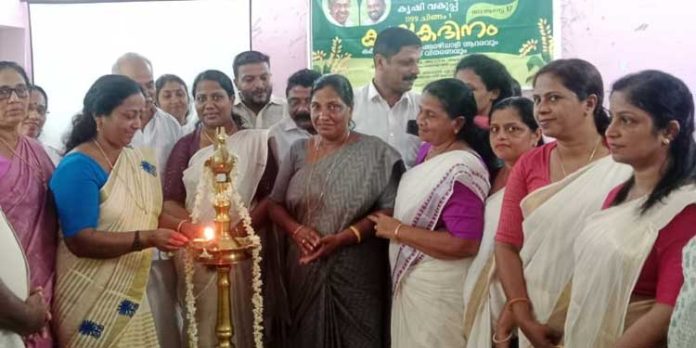 പഴവങ്ങാടി ഗ്രാമപഞ്ചായത്തിലെ കർഷക ദിനം ഗ്രാമപഞ്ചായത്ത് പ്രസിഡന്റ് അനിത അനിൽകുമാർ ഉദ്ഘാടനം ചെയ്തു പഴവങ്ങാടി ഗ്രാമപഞ്ചായത്തിലെ കർഷക ദിനം ഗ്രാമപഞ്ചായത്ത് പ്രസിഡന്റ് അനിത അനിൽകുമാർ ഉദ്ഘാടനം ചെയ്തു