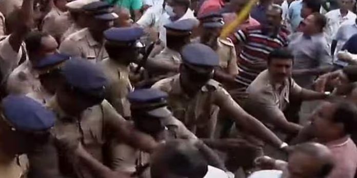 മാർപാപ്പയുടെ പ്രതിനിധിയെ അതിരൂപത സംരക്ഷണ സമിതി തടഞ്ഞു ; സംഘർഷം മാർപാപ്പയുടെ പ്രതിനിധിയെ അതിരൂപത സംരക്ഷണ സമിതി തടഞ്ഞു ; സംഘർഷം