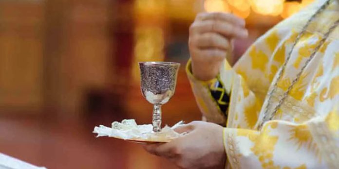 വൈദികർക്ക് അന്ത്യശാസനം, 20നുള്ളിൽ ഏകീകൃത കുർബാന നടപ്പാക്കിയില്ലെങ്കിൽ നടപടി വൈദികർക്ക് അന്ത്യശാസനം, 20നുള്ളിൽ ഏകീകൃത കുർബാന നടപ്പാക്കിയില്ലെങ്കിൽ നടപടി