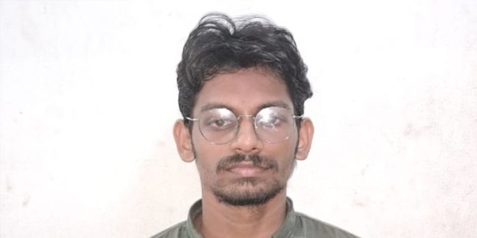 ലുലു മാളിലെ ടോയ്ലറ്റിൽ ക്യാമറ വെക്കാൻ ശ്രമിച്ച ഇൻഫോപാർക്ക് ജീവനക്കാരൻ അറസ്റ്റിൽ ലുലു മാളിലെ ടോയ്ലറ്റിൽ ക്യാമറ വെക്കാൻ ശ്രമിച്ച ഇൻഫോപാർക്ക് ജീവനക്കാരൻ അറസ്റ്റിൽ