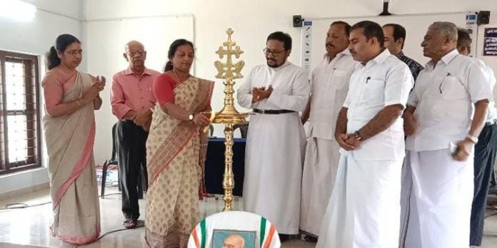 സ്വാതന്ത്രദിന സദസ്സും ധീര ജവാന്മാരെ ആദരിക്കലും സ്വാതന്ത്രദിന സദസ്സും ധീര ജവാന്മാരെ ആദരിക്കലും