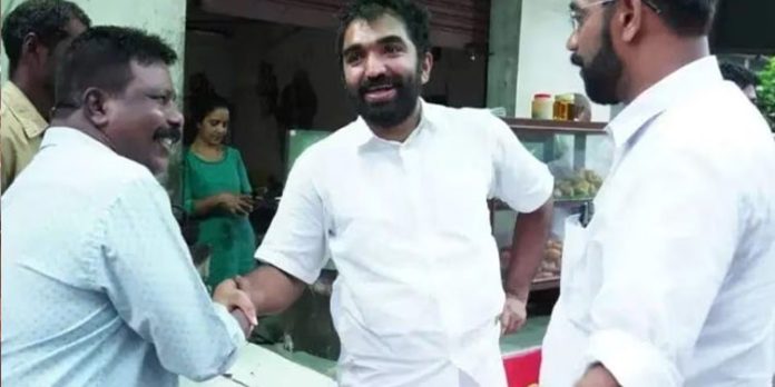 ചാണ്ടി ഉമ്മന്റെ വാഹനത്തിന്റെ വീല്നട്ട് ഇളകി ; അട്ടിമറിയെന്ന് തിരുവഞ്ചൂര് രാധാകൃഷ്ണന് ചാണ്ടി ഉമ്മന്റെ വാഹനത്തിന്റെ വീല്നട്ട് ഇളകി ; അട്ടിമറിയെന്ന് തിരുവഞ്ചൂര് രാധാകൃഷ്ണന്
