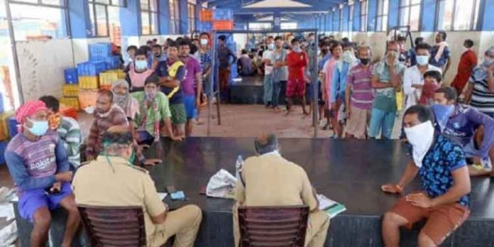 അതിഥി പോർട്ടലിൽ രജിസ്ട്രേഷന് തുടക്കം : 5706 തൊഴിലാളികൾ രജിസ്റ്റർ ചെയ്തു ; ക്യാമ്പുകളിലെ പരിശോധനയും തുടരുന്നു അതിഥി പോർട്ടലിൽ രജിസ്ട്രേഷന് തുടക്കം : 5706 തൊഴിലാളികൾ രജിസ്റ്റർ ചെയ്തു ; ക്യാമ്പുകളിലെ പരിശോധനയും തുടരുന്നു