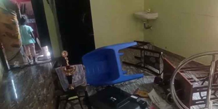 ഗുണ്ടാ ആക്രമണം ; തലസ്ഥാനത്ത് വീട്ടിൽ അതിക്രമിച്ചു കയറി സ്ത്രീകളെ ഉൾപ്പടെ ആക്രമിച്ചു ഗുണ്ടാ ആക്രമണം ; തലസ്ഥാനത്ത് വീട്ടിൽ അതിക്രമിച്ചു കയറി സ്ത്രീകളെ ഉൾപ്പടെ ആക്രമിച്ചു