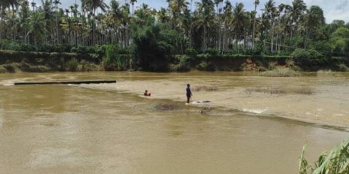 പുഴയില് അജ്ഞാത മൃതദേഹം കണ്ടെത്തി ; കാണാതായവര്ക്കായി അന്വേഷണം പുഴയില് അജ്ഞാത മൃതദേഹം കണ്ടെത്തി ; കാണാതായവര്ക്കായി അന്വേഷണം