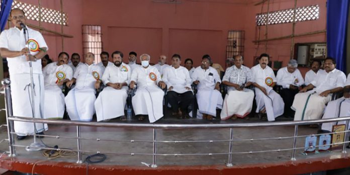 സത്യസന്ധമായ മാധ്യമ പ്രവര്ത്തനം ഒരു സമൂഹത്തെ ഉന്നതിയിലേക്ക് നയിക്കും – അഹമ്മദ് ദേവര്കോവില് സത്യസന്ധമായ മാധ്യമ പ്രവര്ത്തനം ഒരു സമൂഹത്തെ ഉന്നതിയിലേക്ക് നയിക്കും – അഹമ്മദ് ദേവര്കോവില്
