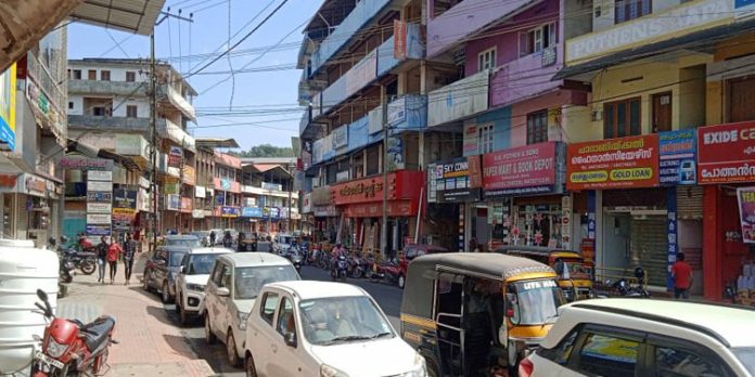 റാന്നിയെ ശ്വാസം മുട്ടിച്ച് അശാസ്ത്രീയമായ വണ്വേ സംവിധാനവും, അനധികൃത പാര്ക്കിംങ്ങും റാന്നിയെ ശ്വാസം മുട്ടിച്ച് അശാസ്ത്രീയമായ വണ്വേ സംവിധാനവും, അനധികൃത പാര്ക്കിംങ്ങും