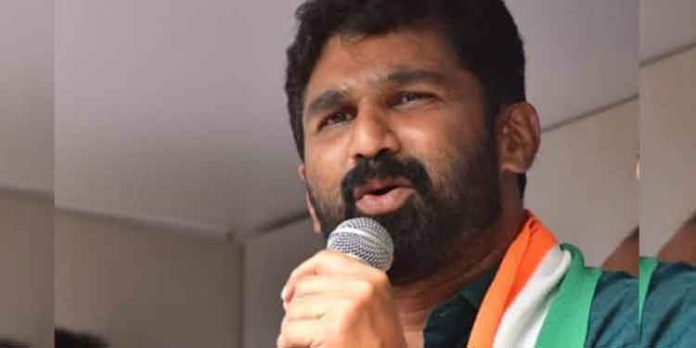 കൂരിയാട് റോഡ് അപകട സ്ഥലം സന്ദർശിച്ച് കോൺഗ്രസ് നേതാവ് വി ടി ബൽറാം കൂരിയാട് റോഡ് അപകട സ്ഥലം സന്ദർശിച്ച് കോൺഗ്രസ് നേതാവ് വി ടി ബൽറാം