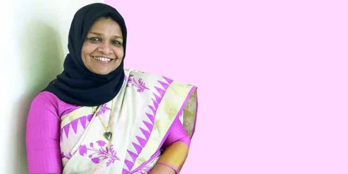 മാപ്പിളപ്പാട്ട് ഗായിക വിളയില് ഫസീല അന്തരിച്ചു മാപ്പിളപ്പാട്ട് ഗായിക വിളയില് ഫസീല അന്തരിച്ചു
