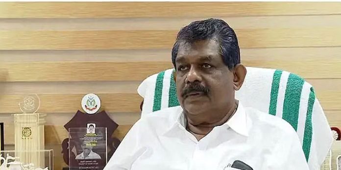 എഐ ക്യാമറയില് കുടുങ്ങിയത് 10 എംപിമാരും 19 എംഎല്എമാരും ; പിഴ ഇടാക്കും എഐ ക്യാമറയില് കുടുങ്ങിയത് 10 എംപിമാരും 19 എംഎല്എമാരും ; പിഴ ഇടാക്കും