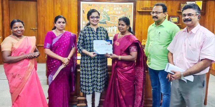 ബിഎല്ഓമാര്ക്ക് അവാര്ഡ് നല്കി ബിഎല്ഓമാര്ക്ക് അവാര്ഡ് നല്കി