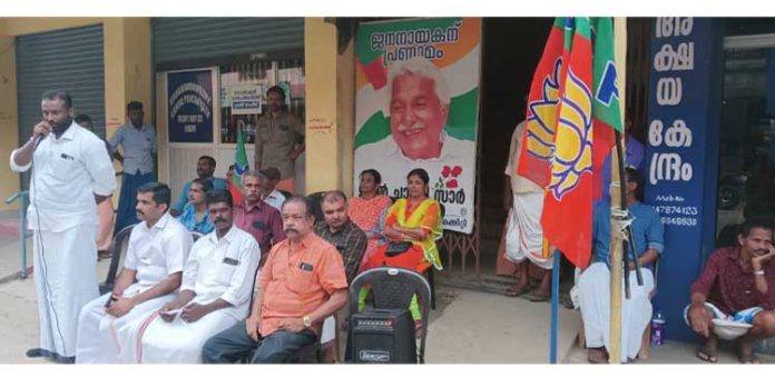 നാറാണംമൂഴി ജൽ ജീവൻ മിഷൻ പദ്ധതി നിർമ്മാണോദ്ഘാടനം ; പ്രതിഷേധവുമായി ബിജെപി നാറാണംമൂഴി ജൽ ജീവൻ മിഷൻ പദ്ധതി നിർമ്മാണോദ്ഘാടനം ; പ്രതിഷേധവുമായി ബിജെപി