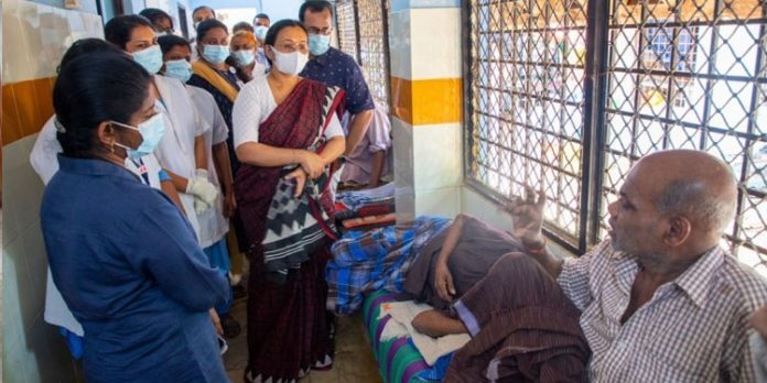 ജനറല് ആശുപത്രിയില് അപ്രതീക്ഷിത സന്ദര്ശനം നടത്തി ആരോഗ്യ മന്ത്രി വീണാ ജോര്ജ് ജനറല് ആശുപത്രിയില് അപ്രതീക്ഷിത സന്ദര്ശനം നടത്തി ആരോഗ്യ മന്ത്രി വീണാ ജോര്ജ്