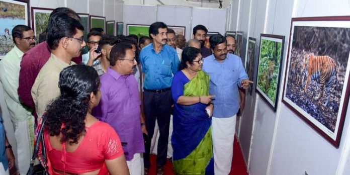 പ്രസ് ക്ലബ് സംഘടിപ്പിച്ച ടൂറിസം ചിത്രപ്രദർശനം മന്ത്രി ഡോ.ആർ. ബിന്ദു ഉദ്ഘാടനം ചെയ്തു പ്രസ് ക്ലബ് സംഘടിപ്പിച്ച ടൂറിസം ചിത്രപ്രദർശനം മന്ത്രി ഡോ.ആർ. ബിന്ദു ഉദ്ഘാടനം ചെയ്തു