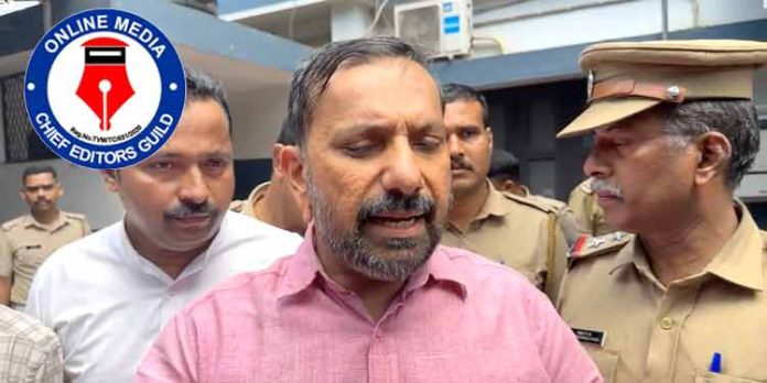 ഷാജൻ സ്കറിയയെ അറസ്റ്റ് ചെയ്ത നടപടി കിരാതവും സുപ്രീം കോടതി വിധിയുടെ ലംഘനവും ; ചീഫ് എഡിറ്റേഴ്സ് ഗില്ഡ് ഷാജൻ സ്കറിയയെ അറസ്റ്റ് ചെയ്ത നടപടി കിരാതവും സുപ്രീം കോടതി വിധിയുടെ ലംഘനവും ; ചീഫ് എഡിറ്റേഴ്സ് ഗില്ഡ്