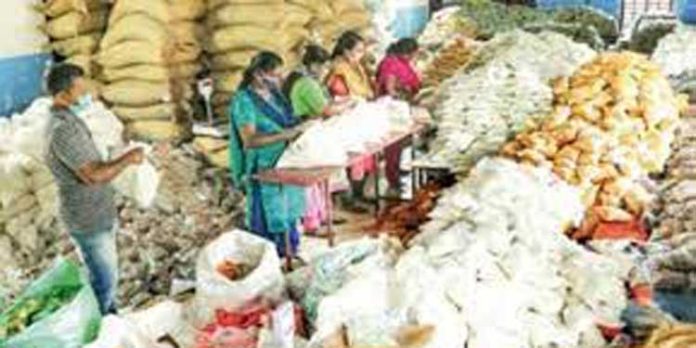 ഓണത്തിനായുള്ള എല്ലാ വിഭവങ്ങളും ഒരുക്കി സിവിൽ സപ്ലൈസ് ഓണം ഫെയറിന് തയാറായി ഓണത്തിനായുള്ള എല്ലാ വിഭവങ്ങളും ഒരുക്കി സിവിൽ സപ്ലൈസ് ഓണം ഫെയറിന് തയാറായി