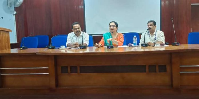 പൊതുവിപണിയില് സാധനങ്ങളുടെ വിലക്രമാതീതമായി വര്ധിപ്പിക്കരുത് : ജില്ലാ കളക്ടര് പൊതുവിപണിയില് സാധനങ്ങളുടെ വിലക്രമാതീതമായി വര്ധിപ്പിക്കരുത് : ജില്ലാ കളക്ടര്