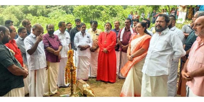 പുല്ലൂപ്രം പളളിയോടം നീരണിഞ്ഞു പുല്ലൂപ്രം പളളിയോടം നീരണിഞ്ഞു