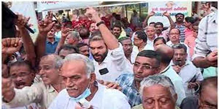 കുർബാന തർക്കം ; സെന്റ് മേരീസ് ബസലിക്കയിൽ ഇന്ന് വൈകിട്ട് 4 മണിക്ക് കുർബാന നടത്താൻ വിശ്വാസികൾ കുർബാന തർക്കം ; സെന്റ് മേരീസ് ബസലിക്കയിൽ ഇന്ന് വൈകിട്ട് 4 മണിക്ക് കുർബാന നടത്താൻ വിശ്വാസികൾ