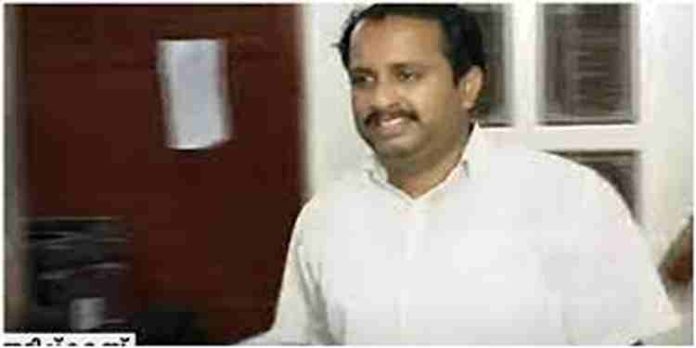സാമ്പത്തിക തട്ടിപ്പ് കേസില് കോൺഗ്രസ് എസ് നേതാവായ യൂസ്ഡ് കാർ ഷോറൂം ഉടമ അറസ്റ്റിൽ സാമ്പത്തിക തട്ടിപ്പ് കേസില് കോൺഗ്രസ് എസ് നേതാവായ യൂസ്ഡ് കാർ ഷോറൂം ഉടമ അറസ്റ്റിൽ
