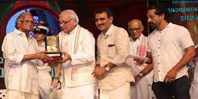 പൊതുപ്രവര്ത്തകര് സാമൂഹ്യനന്മയ്ക്കായി സര്വവും ത്യജിക്കാന് സന്നദ്ധരായിരിക്കണമെന്ന് ഗവര്ണര് പൊതുപ്രവര്ത്തകര് സാമൂഹ്യനന്മയ്ക്കായി സര്വവും ത്യജിക്കാന് സന്നദ്ധരായിരിക്കണമെന്ന് ഗവര്ണര്