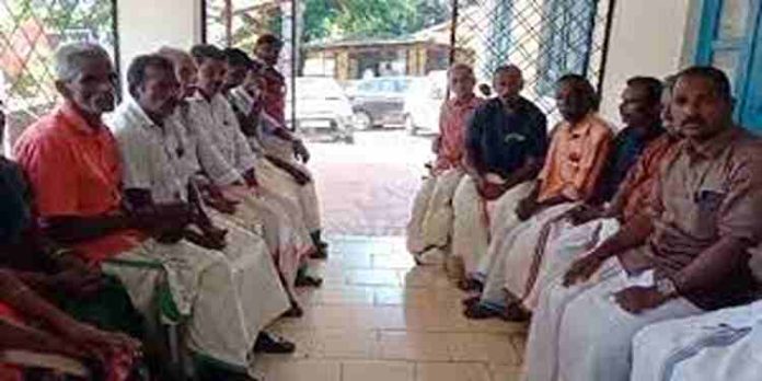 പൂട്ടിക്കിടക്കുന്ന തേയിലത്തോട്ടങ്ങളിലെ തൊഴിലാളികൾക്ക് ഉത്സവ ബത്തയില്ല പൂട്ടിക്കിടക്കുന്ന തേയിലത്തോട്ടങ്ങളിലെ തൊഴിലാളികൾക്ക് ഉത്സവ ബത്തയില്ല