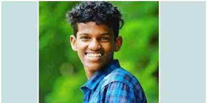 ആലപ്പുഴയിൽ മണ്ണു മാന്തിയന്ത്രം ഇടിച്ച് ബൈക്ക് യാത്രികന് ദാരുണാന്ത്യം ആലപ്പുഴയിൽ മണ്ണു മാന്തിയന്ത്രം ഇടിച്ച് ബൈക്ക് യാത്രികന് ദാരുണാന്ത്യം