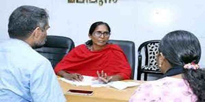 ബാല്യത്തില് നഷ്ടപ്പെട്ട വിദ്യാഭ്യാസം തിരികെ നേടാന് വനിത കമ്മിഷന്റെ സഹായം തേടി 28 വയസുകാരി ബാല്യത്തില് നഷ്ടപ്പെട്ട വിദ്യാഭ്യാസം തിരികെ നേടാന് വനിത കമ്മിഷന്റെ സഹായം തേടി 28 വയസുകാരി