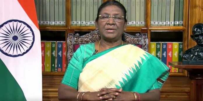 ബില്ലുകളില് തീരുമാനമെടുക്കാന് സമയപരിധി ; രാഷ്ട്രപതിയുടെ സൂചനകൾ ഭരണഘടനാബെഞ്ച് 22-ന് പരിഗണിക്കും ബില്ലുകളില് തീരുമാനമെടുക്കാന് സമയപരിധി ; രാഷ്ട്രപതിയുടെ സൂചനകൾ ഭരണഘടനാബെഞ്ച് 22-ന് പരിഗണിക്കും