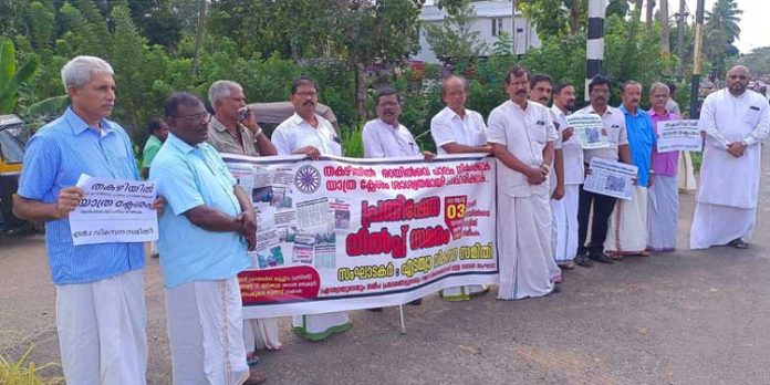 തകഴി റെയിൽവേ ക്രോസിൽ മേൽപാലം നിർമ്മിക്കണം : എടത്വാ വികസന സമിതി നില്പ് സമരം നടത്തി തകഴി റെയിൽവേ ക്രോസിൽ മേൽപാലം നിർമ്മിക്കണം : എടത്വാ വികസന സമിതി നില്പ് സമരം നടത്തി
