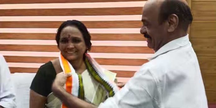 തെരഞ്ഞെടുക്കപ്പെട്ട് സത്യപ്രതിജ്ഞ ചെയ്തയുടന് പഞ്ചായത്ത് പ്രസിഡന്റ് പദം രാജിവെച്ചു തെരഞ്ഞെടുക്കപ്പെട്ട് സത്യപ്രതിജ്ഞ ചെയ്തയുടന് പഞ്ചായത്ത് പ്രസിഡന്റ് പദം രാജിവെച്ചു