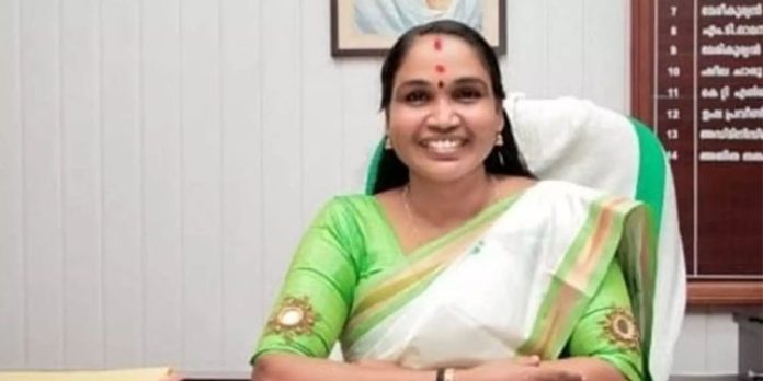 തൃക്കാക്കര ഓണക്കിഴി വിവാദം : മുൻ ചെയർപേഴ്സൺ അജിത തങ്കപ്പൻ ഒന്നാം പ്രതി തൃക്കാക്കര ഓണക്കിഴി വിവാദം : മുൻ ചെയർപേഴ്സൺ അജിത തങ്കപ്പൻ ഒന്നാം പ്രതി