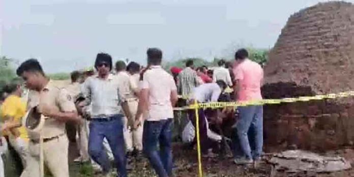 രാജസ്ഥാനിൽ കത്തിക്കരിഞ്ഞ നിലയില് പതിനാലുകാരിയുടെ മൃതദേഹം കണ്ടെത്തി രാജസ്ഥാനിൽ കത്തിക്കരിഞ്ഞ നിലയില് പതിനാലുകാരിയുടെ മൃതദേഹം കണ്ടെത്തി