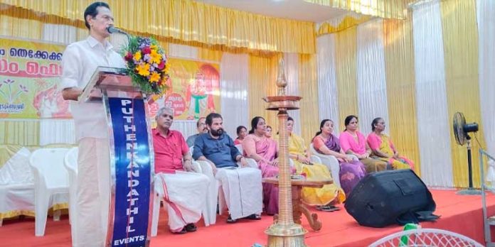 കുടുംബത്തിലെ എല്ലാവരും കൃഷി ചെയ്യുന്ന സംസ്കാരം രൂപപ്പെടുത്തണമെന്ന് ജില്ലാ പഞ്ചായത്ത് പ്രസിസന്റ് കുടുംബത്തിലെ എല്ലാവരും കൃഷി ചെയ്യുന്ന സംസ്കാരം രൂപപ്പെടുത്തണമെന്ന് ജില്ലാ പഞ്ചായത്ത് പ്രസിസന്റ്