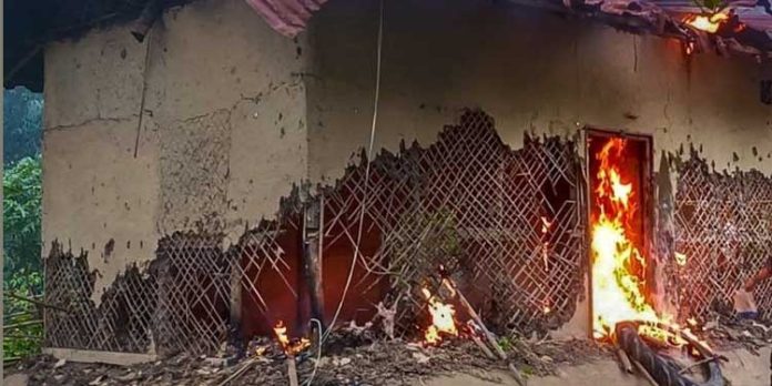 മണിപ്പൂരിൽ വീണ്ടും സംഘർഷം : വെടിവെയ്പിൽ രണ്ടുപേർ മരിച്ചു – അഞ്ചു പേർക്ക് പരിക്ക് മണിപ്പൂരിൽ വീണ്ടും സംഘർഷം : വെടിവെയ്പിൽ രണ്ടുപേർ മരിച്ചു – അഞ്ചു പേർക്ക് പരിക്ക്