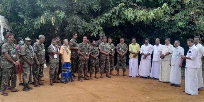 കുട്ടവഞ്ചി സവാരി കേന്ദ്രത്തിൽ മൂന്നാം ദിവസവും സൂചന സമരം നടന്നു കുട്ടവഞ്ചി സവാരി കേന്ദ്രത്തിൽ മൂന്നാം ദിവസവും സൂചന സമരം നടന്നു