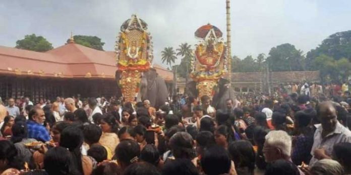ചെങ്ങന്നൂർ ദേവിയുടെ ആറാട്ട് തൊഴുത് ആയിരങ്ങൾ ചെങ്ങന്നൂർ ദേവിയുടെ ആറാട്ട് തൊഴുത് ആയിരങ്ങൾ