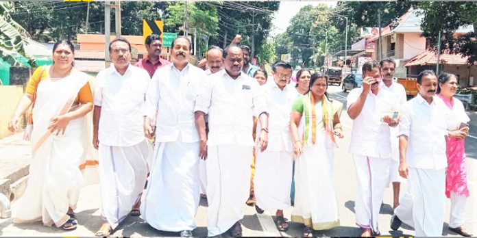 എം.വി. അമ്പിളി കോന്നി ബ്ലോക്ക് പഞ്ചായത്ത് പ്രസിഡന്റായി തെരഞ്ഞെടുക്കപ്പെട്ടതില് ആഹ്ലാദ പ്രകടനവും യോഗവും നടത്തി എം.വി. അമ്പിളി കോന്നി ബ്ലോക്ക് പഞ്ചായത്ത് പ്രസിഡന്റായി തെരഞ്ഞെടുക്കപ്പെട്ടതില് ആഹ്ലാദ പ്രകടനവും യോഗവും നടത്തി