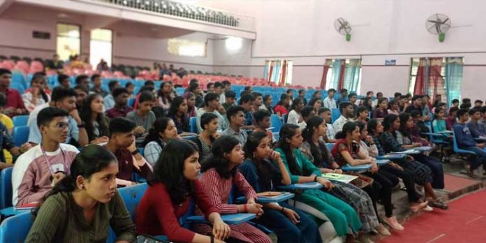 നാഷണൽ സർവീസ് സ്കീമിന്റെ വോളണ്ടിയർ ലീഡർമാർക്കുള്ള ത്രിദിന ക്യാമ്പ് ആരംഭിച്ചു നാഷണൽ സർവീസ് സ്കീമിന്റെ വോളണ്ടിയർ ലീഡർമാർക്കുള്ള ത്രിദിന ക്യാമ്പ് ആരംഭിച്ചു
