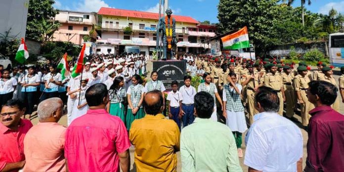 ഗാന്ധി സ്മൃതിയിൽ സ്വാതന്ത്ര്യദിനാഘോഷവുമായി കോന്നി റിപ്പബ്ലിക്കൻ വൊക്കേഷണൽ ഹയർ സെക്കൻ്ററി സ്കൂൾ ഗാന്ധി സ്മൃതിയിൽ സ്വാതന്ത്ര്യദിനാഘോഷവുമായി കോന്നി റിപ്പബ്ലിക്കൻ വൊക്കേഷണൽ ഹയർ സെക്കൻ്ററി സ്കൂൾ
