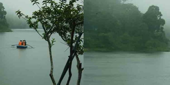 പെരിയ പെരിയ കാട് താണ്ടി.. മലകള് താണ്ടി.. പുഴയെല്ലാം താണ്ടി.. ഗവിയിലേക്ക് പെരിയ പെരിയ കാട് താണ്ടി.. മലകള് താണ്ടി.. പുഴയെല്ലാം താണ്ടി.. ഗവിയിലേക്ക്